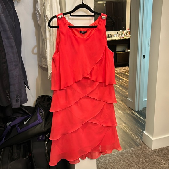 Women’s sleeveless red/bright tangerine dress.‎ - Picture 1 of 5